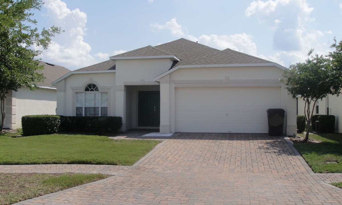Cumbrian Lakes Villa | Gated community! Charming Villa with Private Pool, 6 Miles to Disney.