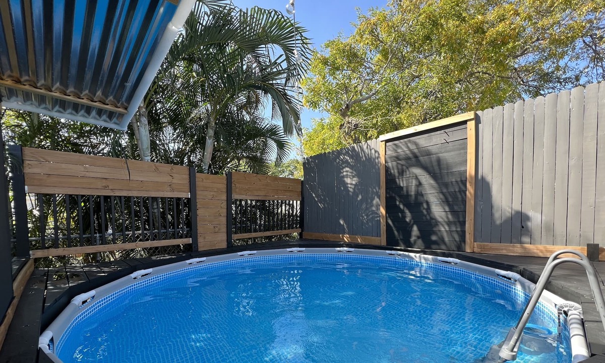 Westgate House | GLAMPER w/Private Pool☀️🌴Near Downtown Wpb, Airport PBI✈️ Tanger Oulets🛍️ Beaches 🌊