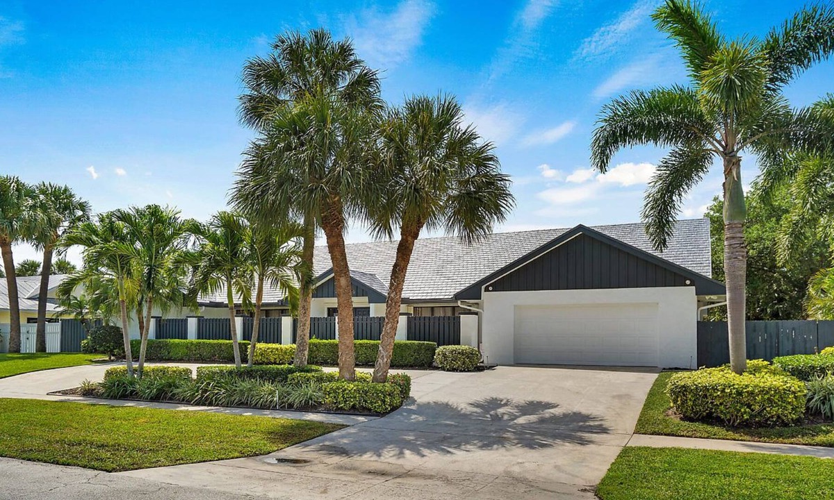 Florida North Atlantic Coast House | Go by land or sea to beautiful Juno Beach!