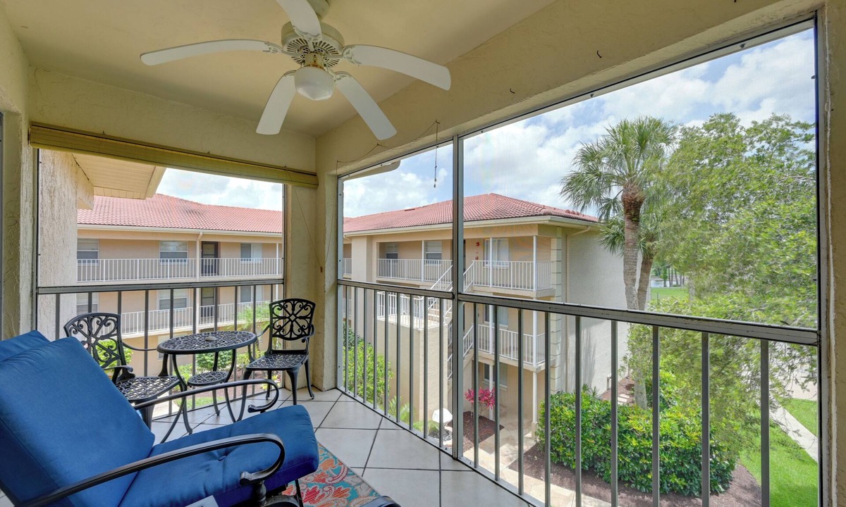 East Naples Condo | Golf On-Site! Extended Stay 4 Mi to Dtwn Naples