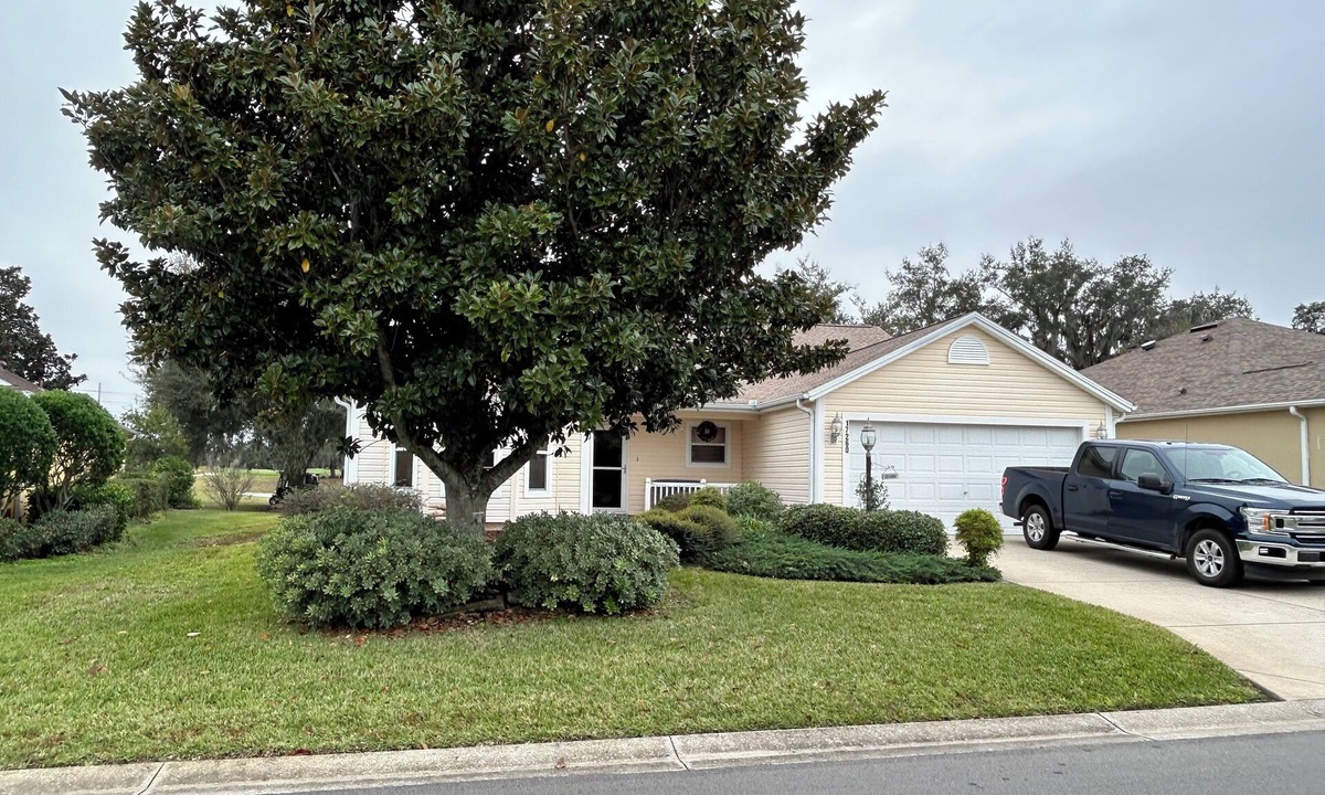 Woodbury House | Golfers Paradise! 3 Bedroom with lake view, on golf course! 5 Min to Nancy Lopez