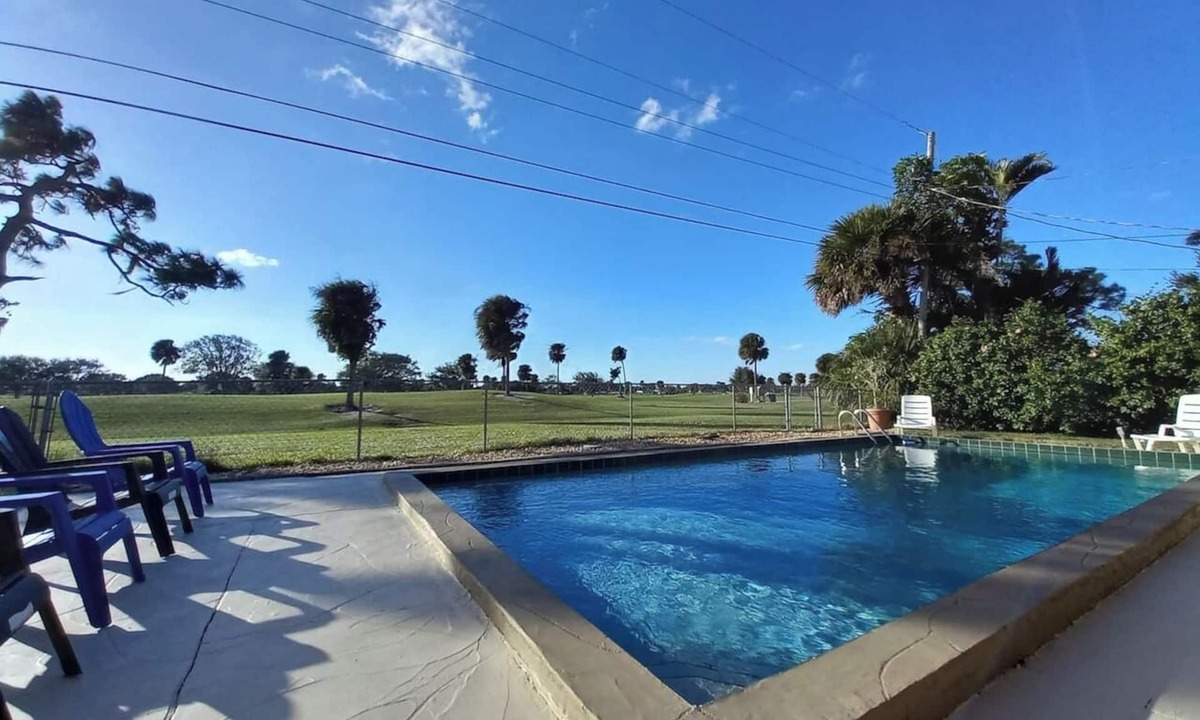 Melbourne House | GolfFront 4 Bed/3Bath Renovated Pool Home Sleeps14