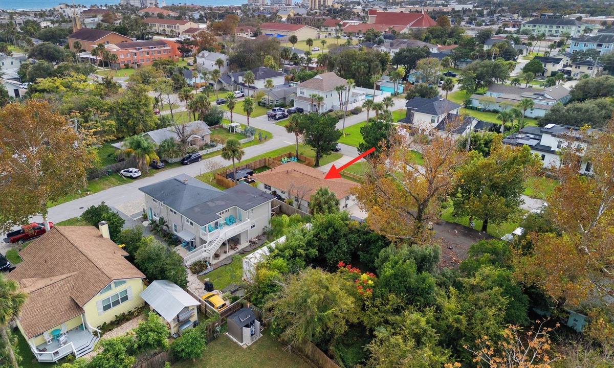 Jacksonville Beach House | Gorgeous 4 Bed 3 Bath just 7 blocks from the ocean. Backyard oasis with 14ft spa