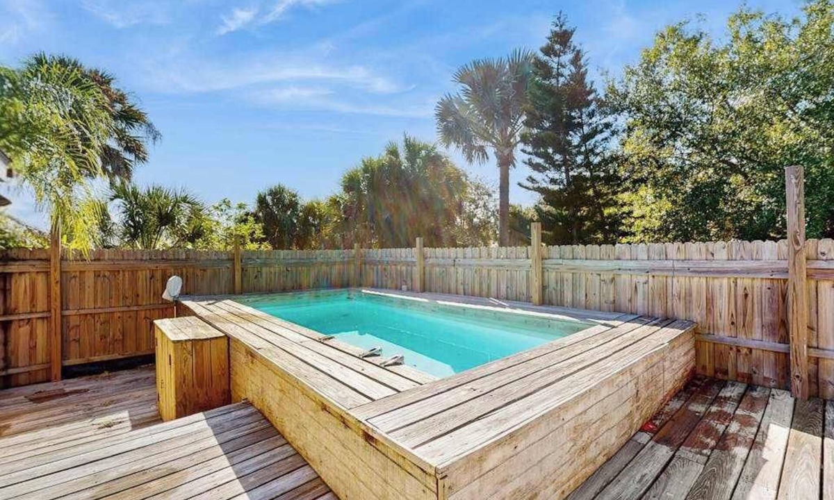 Englewood East House | Gorgeous canal front home, above ground pool & close to beach