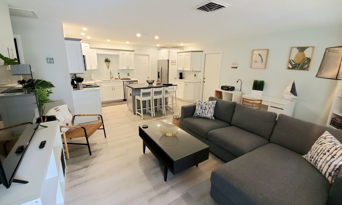Disston Heights House | Gorgeous mid-century modern St. Pete paradise!