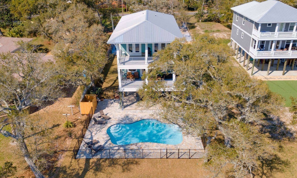 Gulf Breeze House | Gorgeous Waterfront House On The Sound | New Pool | Large Dock & Boat Lift | Covered Parking