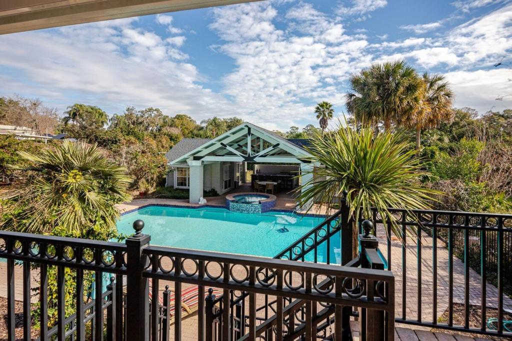 Historic District House | Grand 1920s Estate | Pool, Spa & Gym | Sleeps 16