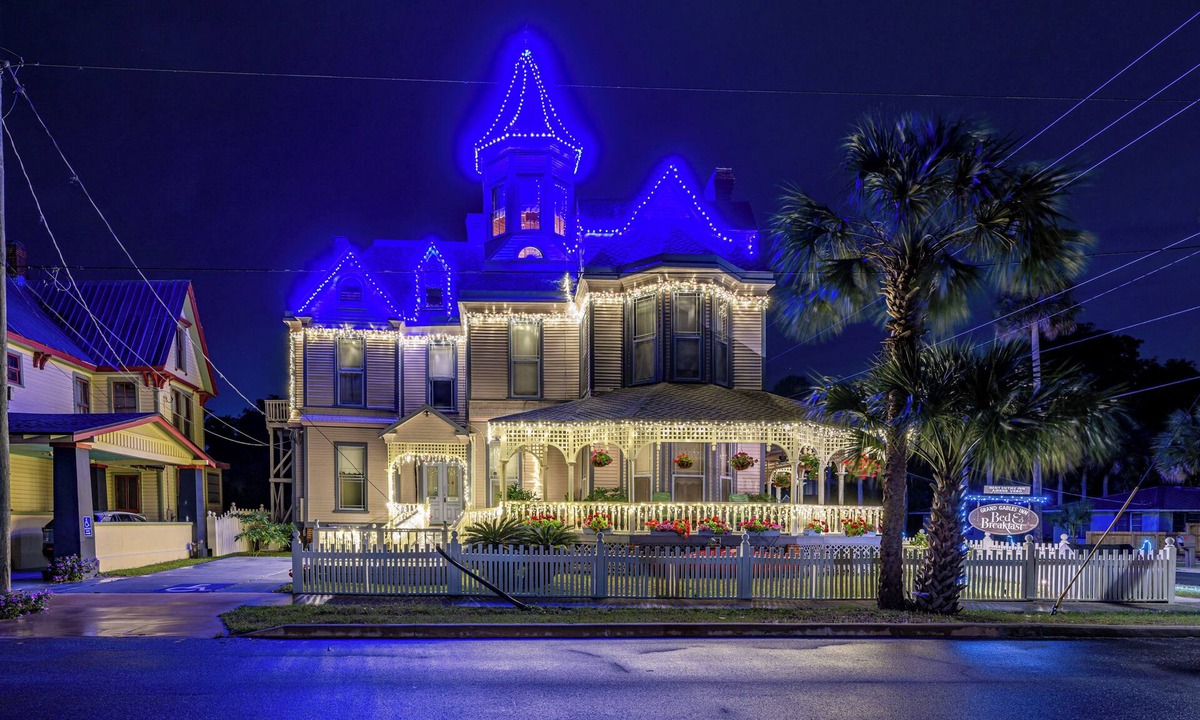 Palatka Cottage | 'grand Gables' Home: 1 Block to St Johns River!