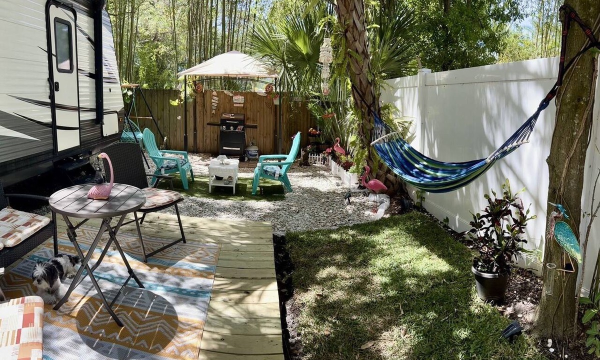 Largo Apartment | Grand RV Paradise on the Wheels near Clearwater Beaches