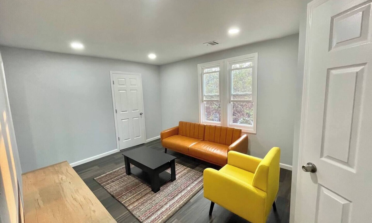 Forest Hill Apartment | Great Apartment 35 min to NYC & 15 to EWR Airport