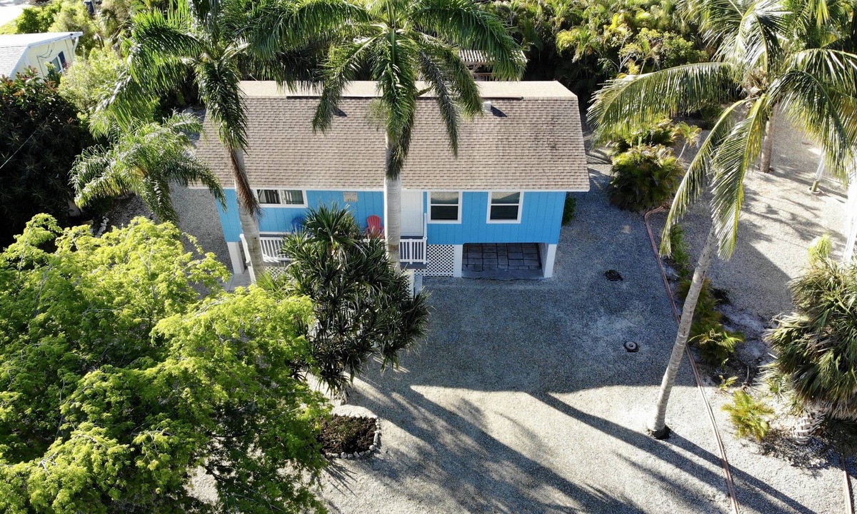 Mid Island House | "GREAT DEAL" Rent lowered! Beach Cottage - SUMMER '26 Vacation-Time For A Tan!