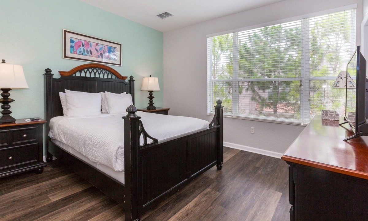 Florida Central Atlantic Coast Condo | Great taste Modern Townhome At Vista Cay Resort sleeps 8 next to convention