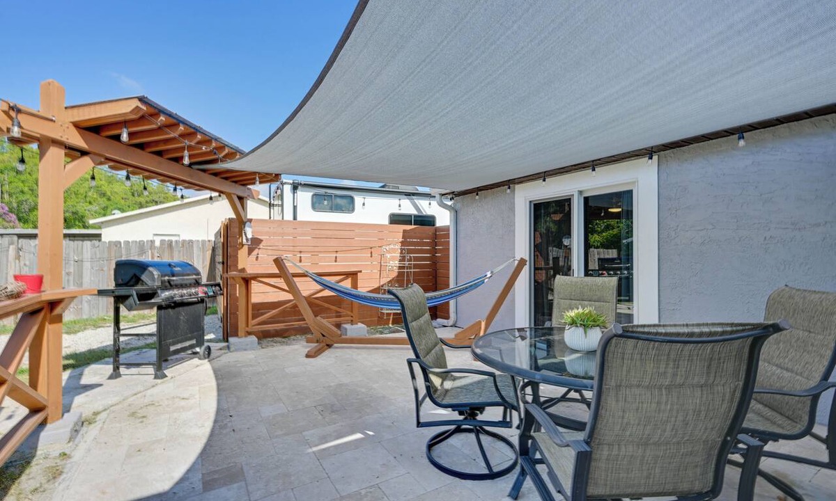 New Port Richey East House | Grill! New Port Richey 'Your Home Away from Home