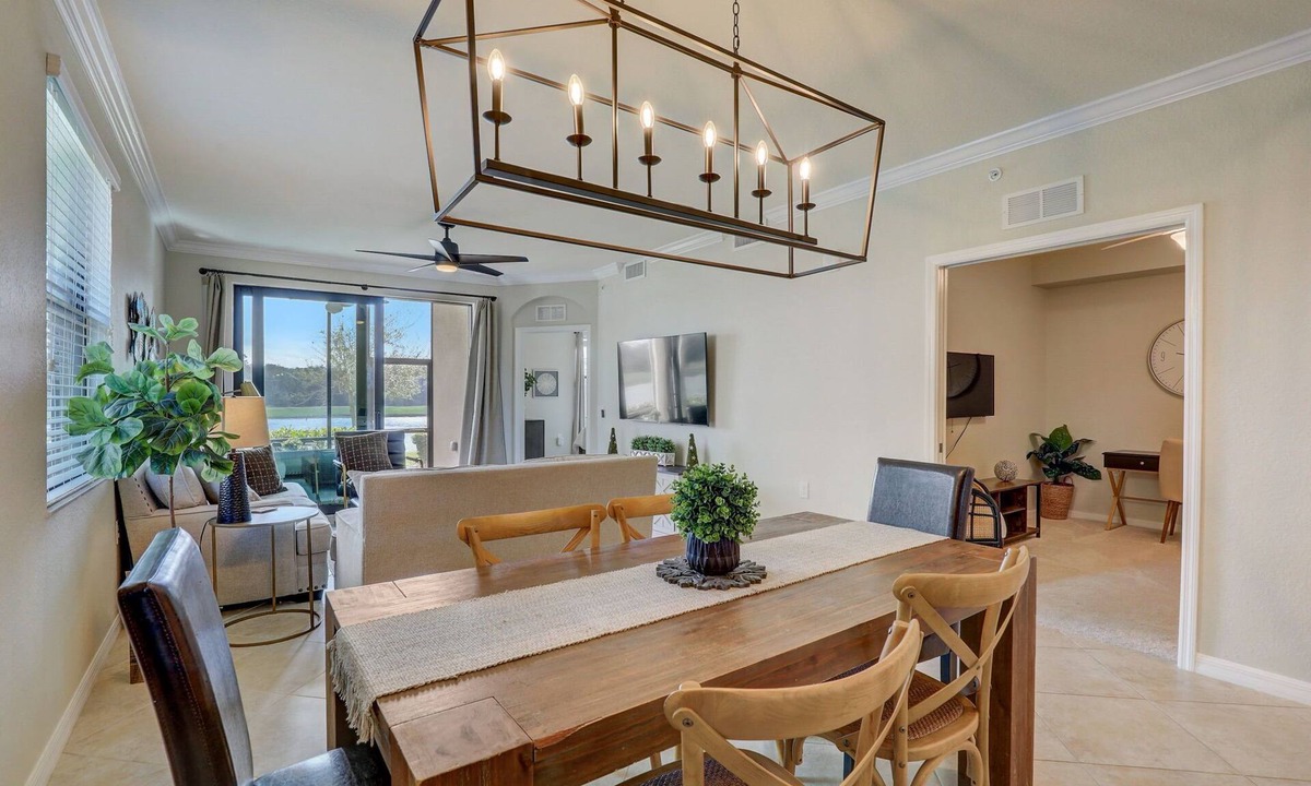 Lakewood Ranch Condo | GROUND FLOOR End unit 2 Bed/2bath+Den, Lakewood National