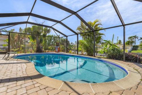 Pelican House | Gulf Access, Heated Pool, Dock, Lanai -Sunset Coast Bungalow - Roelens