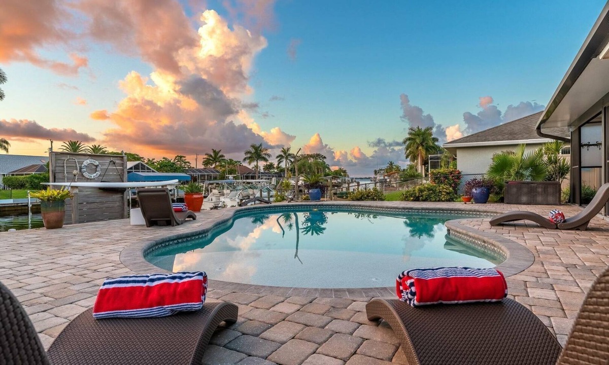 Caloosahatchee House | Gulf Access, Minutes to the River, Kayaks & Dog Friendly - Aqua Escape - Roelens Vacations