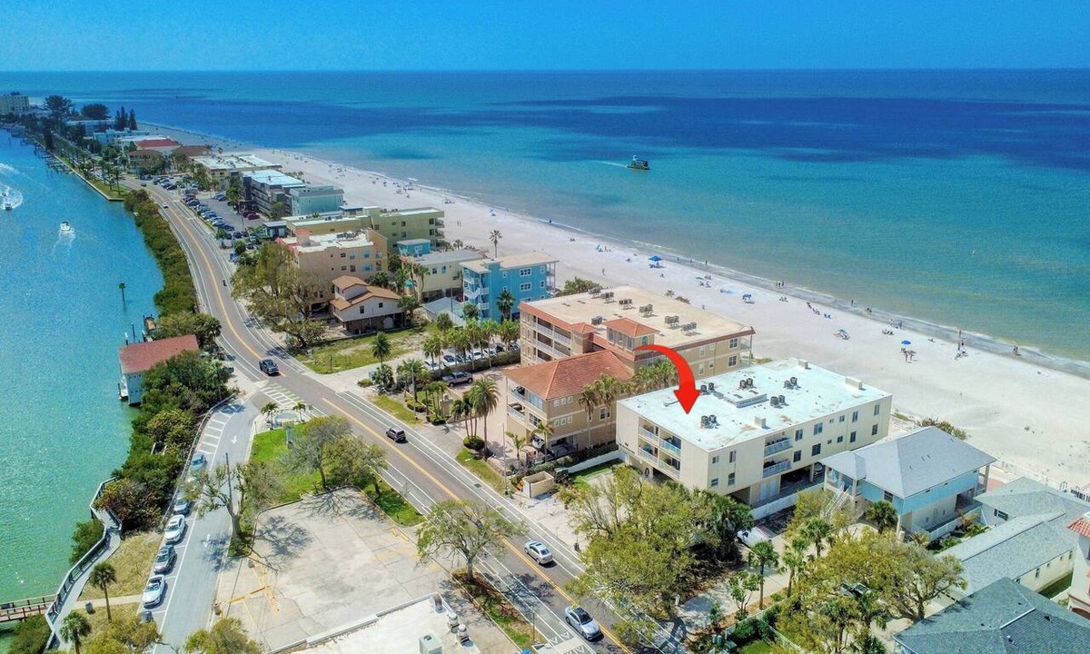 Independence Square Condo | Gulf and Intracoastal Views! WALK TO 4 OR 5 RESTAURANTS & MORE!