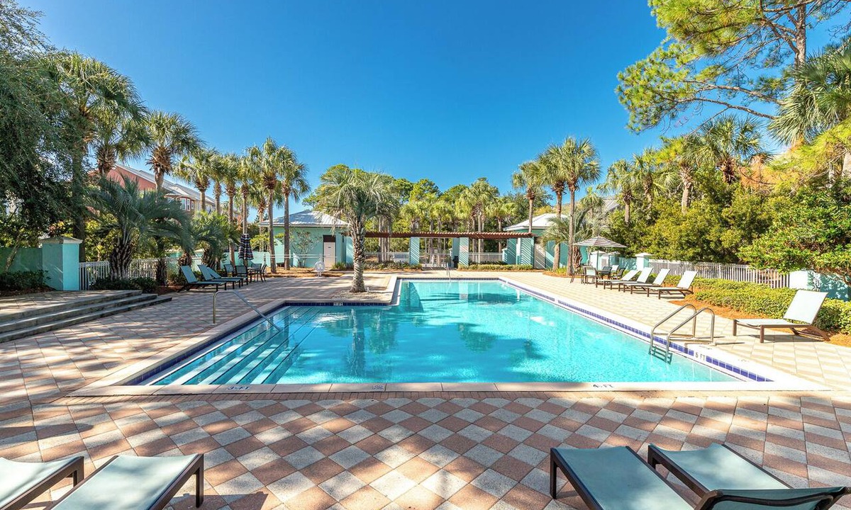 Gulf Place Condo | Gulf Place 1B - Stylish condo, pool, tennis, deeded beach access!