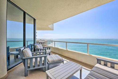 Holiday Isle House | Gulf View Destin Condo with Resort Pool & Spa!