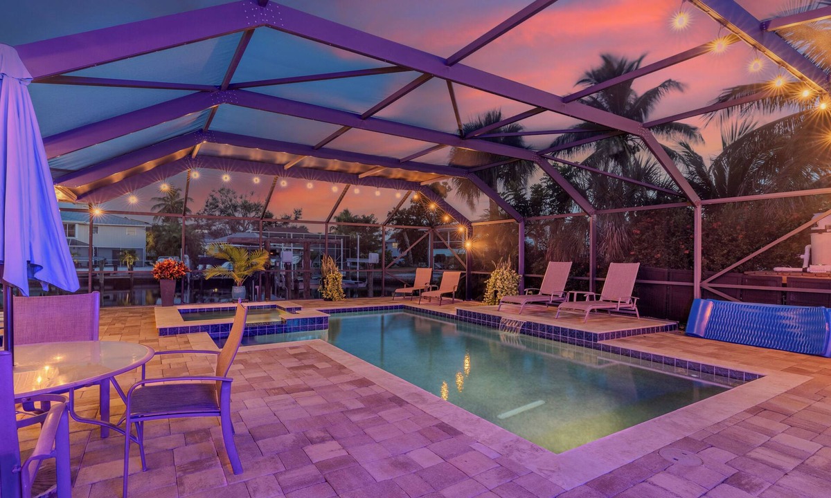 Mid Island House | 🌴 Gus’s Getaway: Heated Pool, 4 Min Walk to Beach, Pet Friendly!