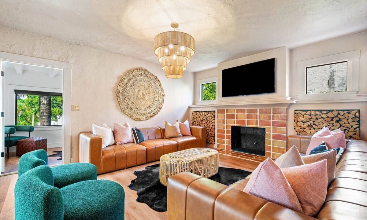 Flamingo Parks Apartment | Hacienda Flamingo Unit 2 - Expansive 3BR Retreat with Style & Comfort