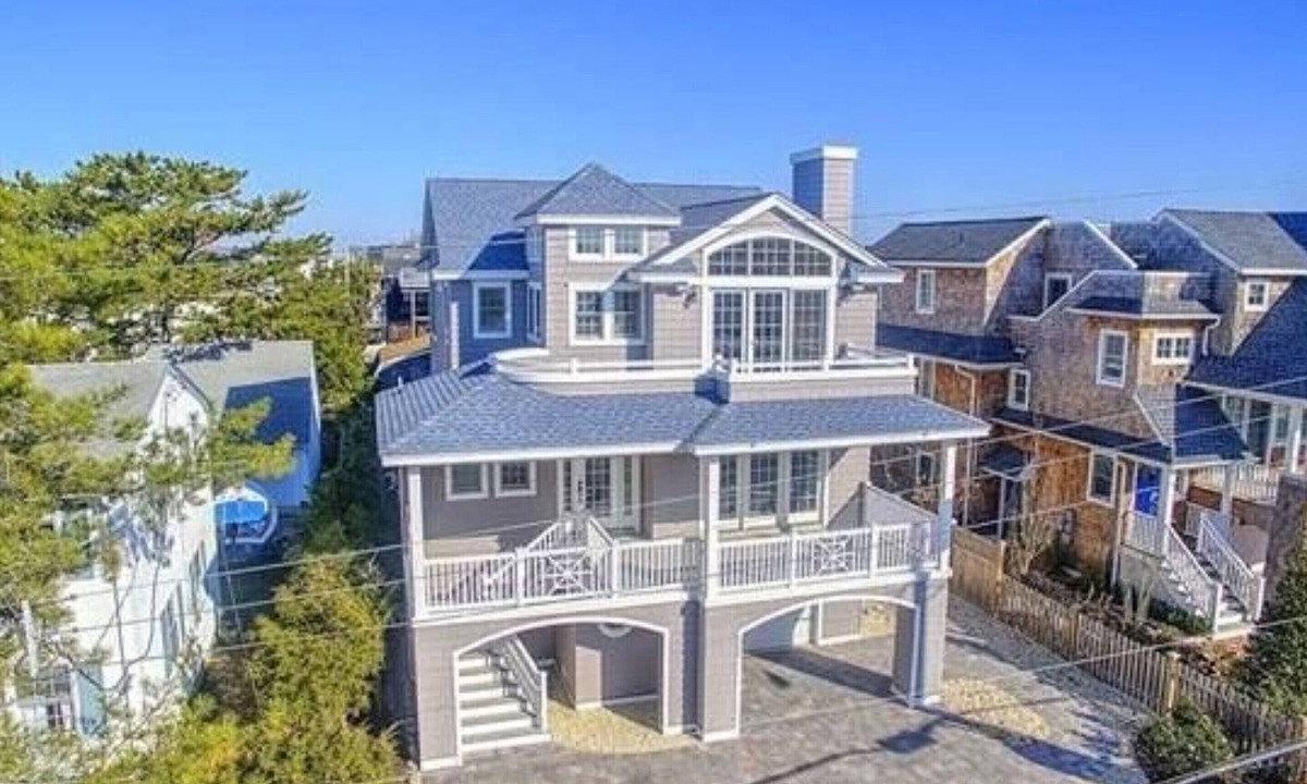 Beach Haven House | Half price Aug 28-Sept 9! Beach Haven LEHYC new home with pool and outdoor kitch