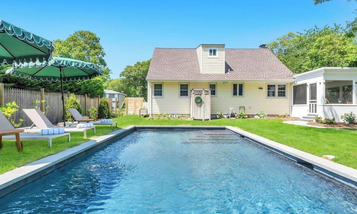 Hampton Bays House | HAMPTON BAYS HOME MINUTES FROM SOUTHAMPTON VILLAGE, SHINNECOCK BAY, OCEAN.