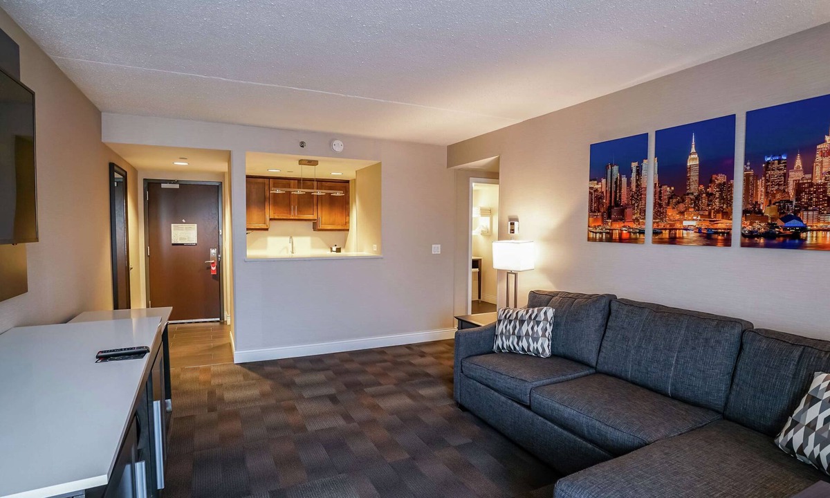 Carlstadt Hotel | Hampton Inn Carlstadt-At The Meadowlands