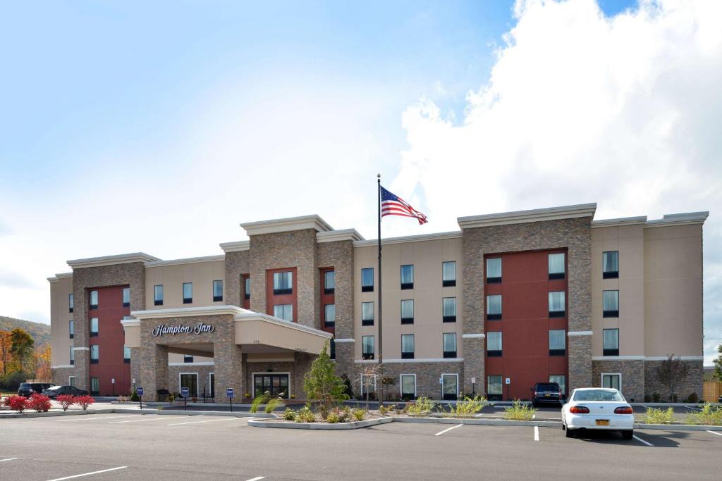 Painted Post Hotel | Hampton Inn Corning-Painted Post, NY