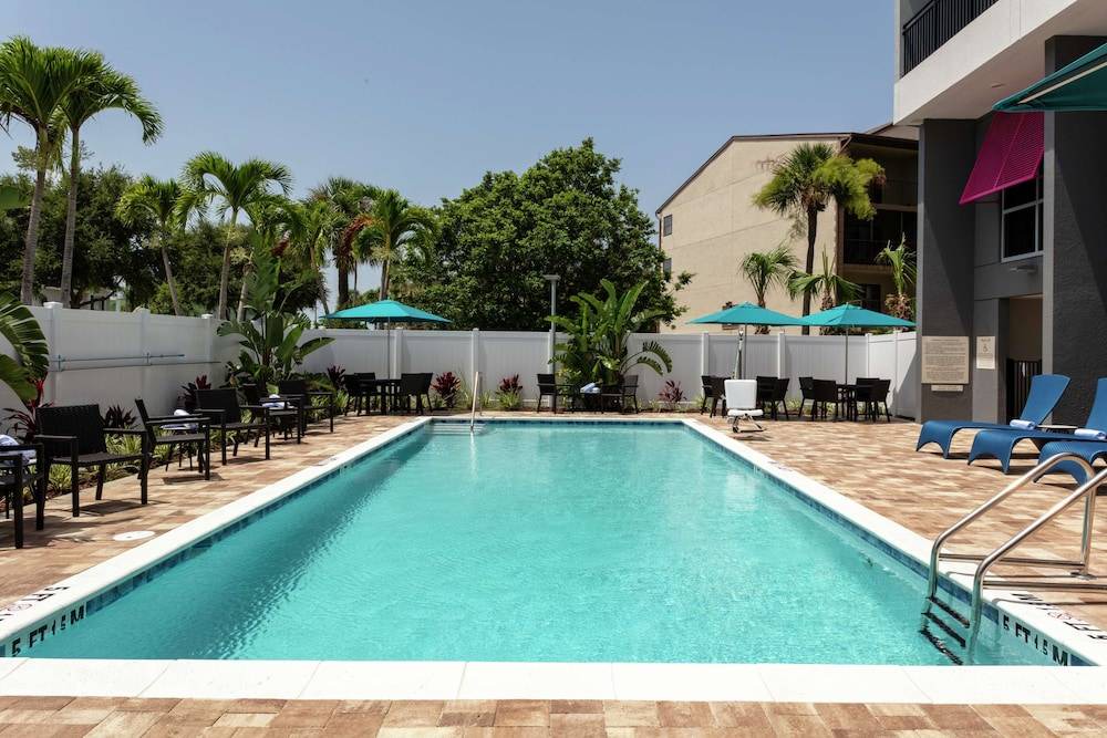 Dunedin Hotel | Hampton Inn Dunedin