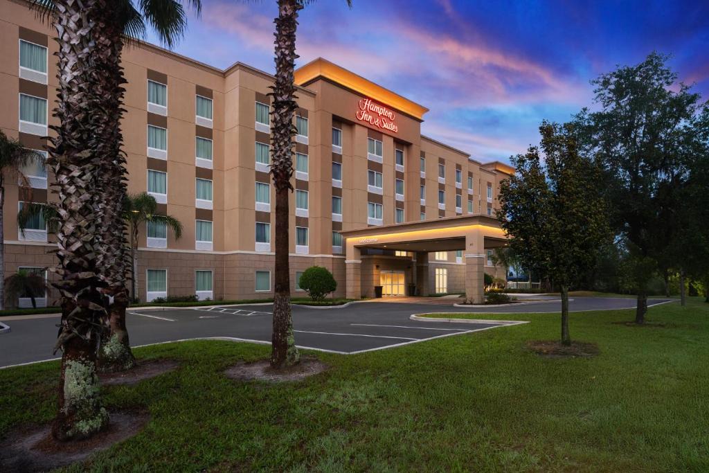 DeLand Hotel | Hampton Inn & Suites - DeLand
