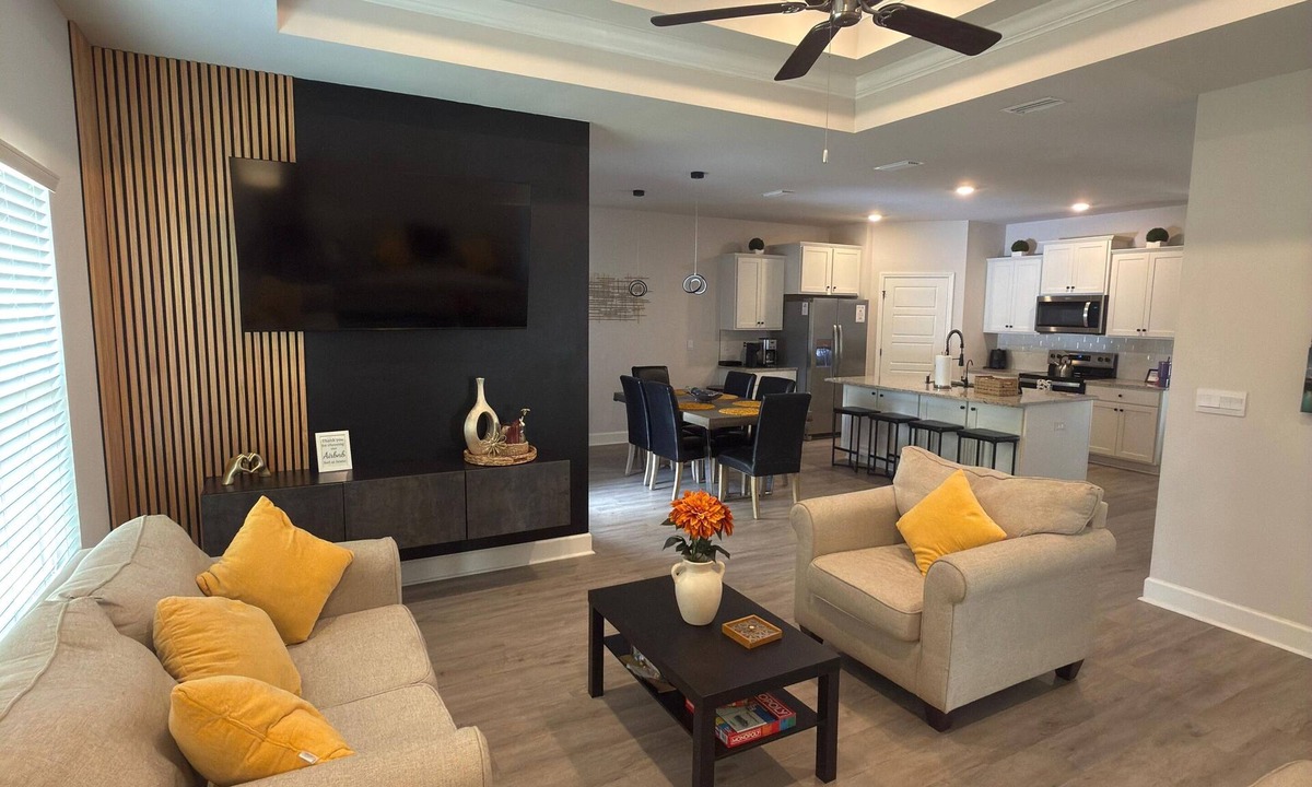 Tallahassee House | Hansell Villa + 12 PPL + Pet Friendly + BBQ + Games