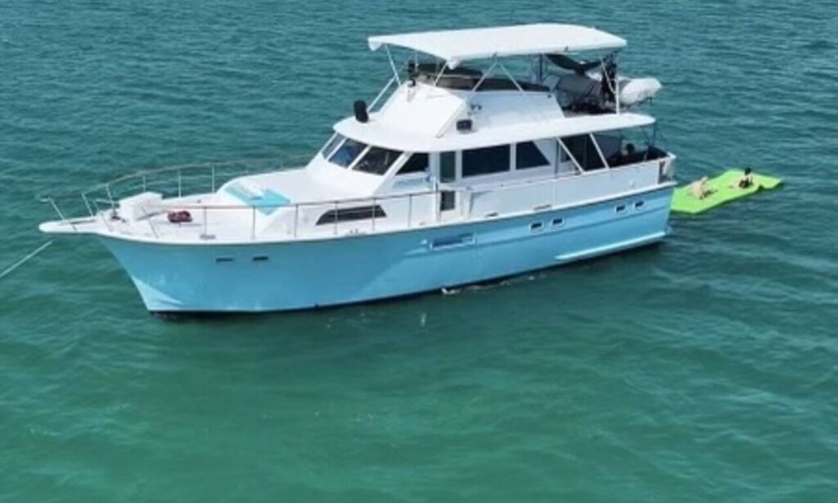 New Town Boat Rental | Hatteras Sleeps 8 & SelfDrive 20' Pontoon Fishing Lobstering Snorkeling Sandbar