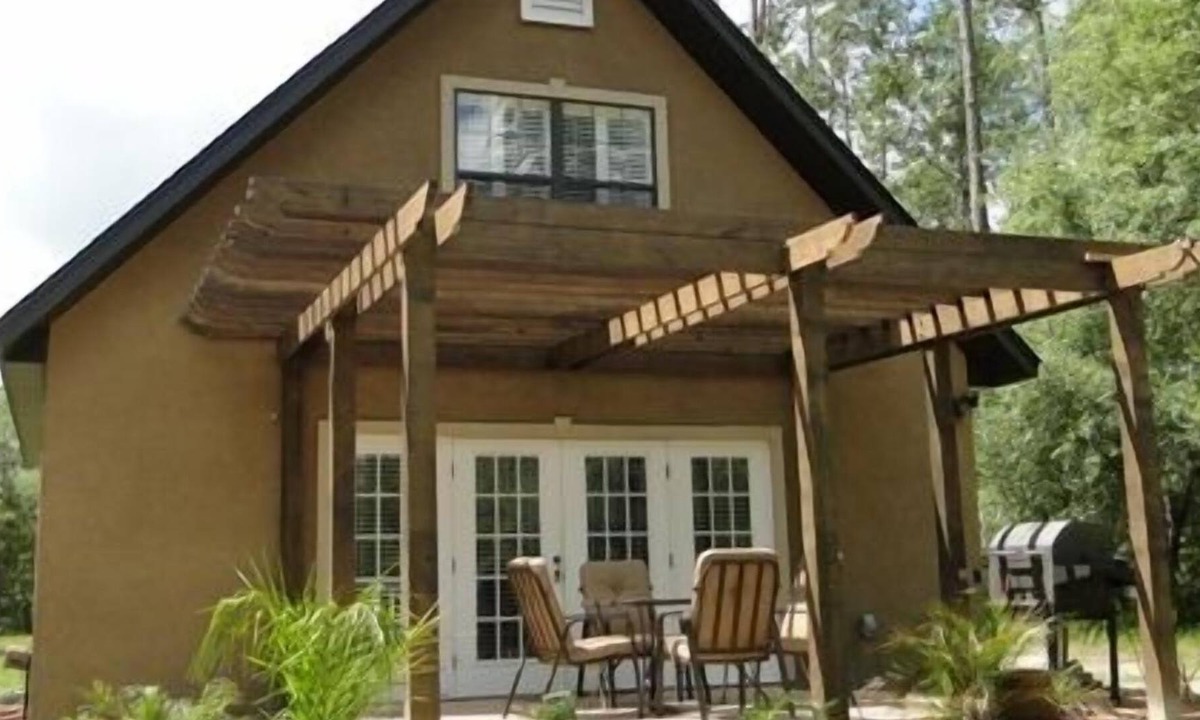 Hawthorne Cottage | Hawthorne-Blue Lake Cottage-Lakefront-Kayaks,Canoe,JonBoat,Paddleboard,Fenced