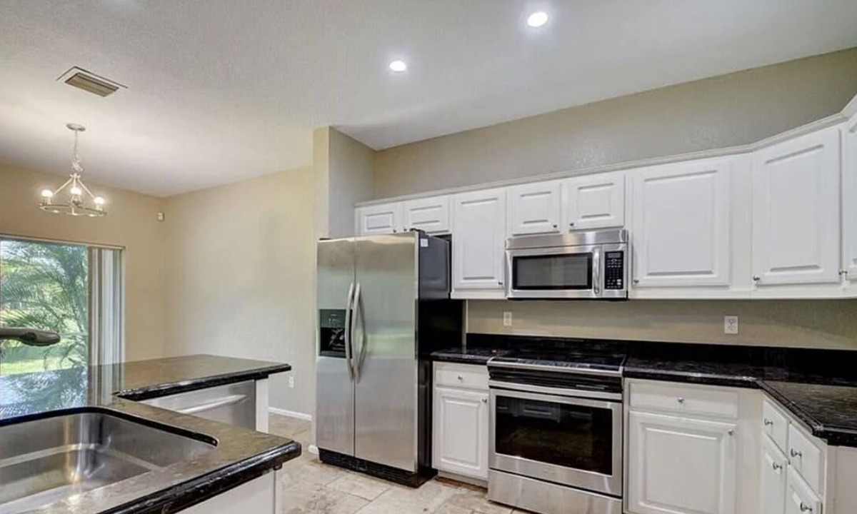 Lake Worth Corridor House | Healthcare travelers housing