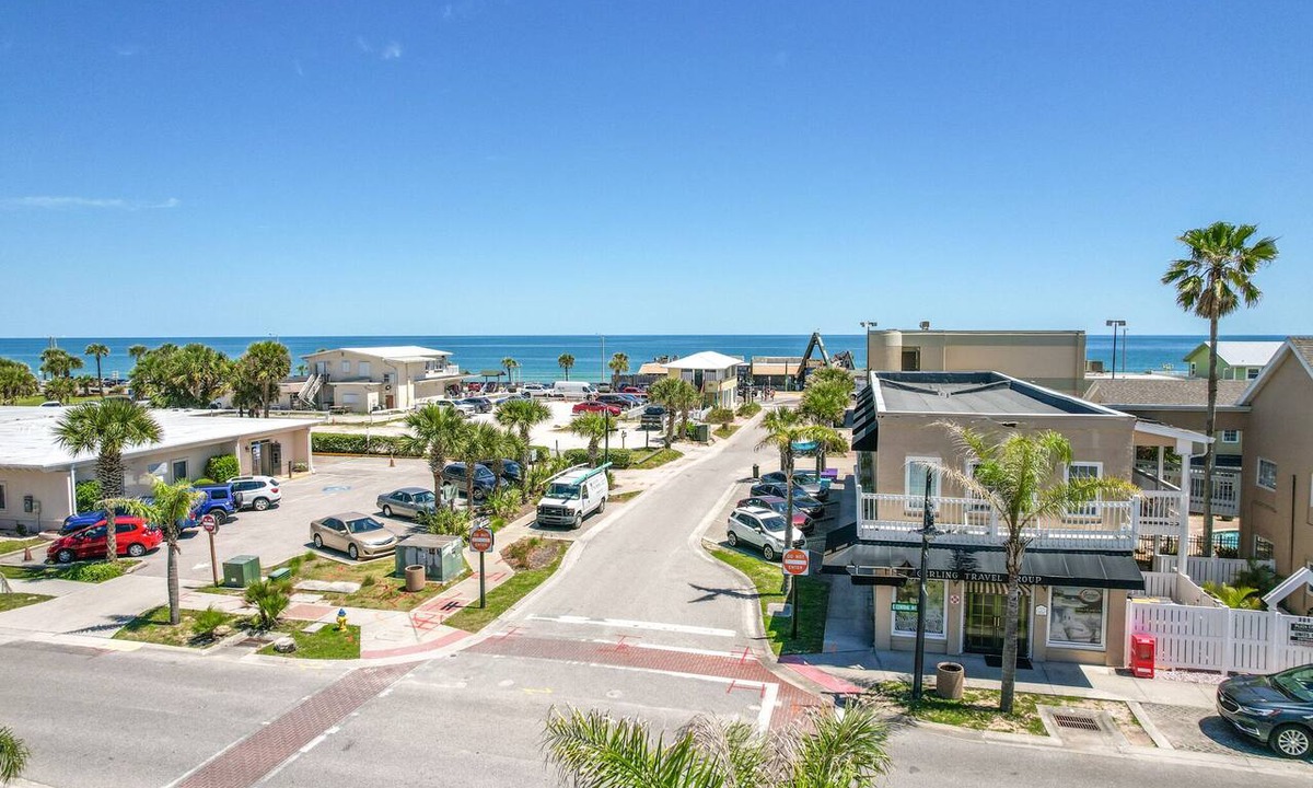 Flagler Beach Condo | Heart of Flagler Beach-1 Blk 2 Beach-Pets Permitted-Walk EVERYWHERE!