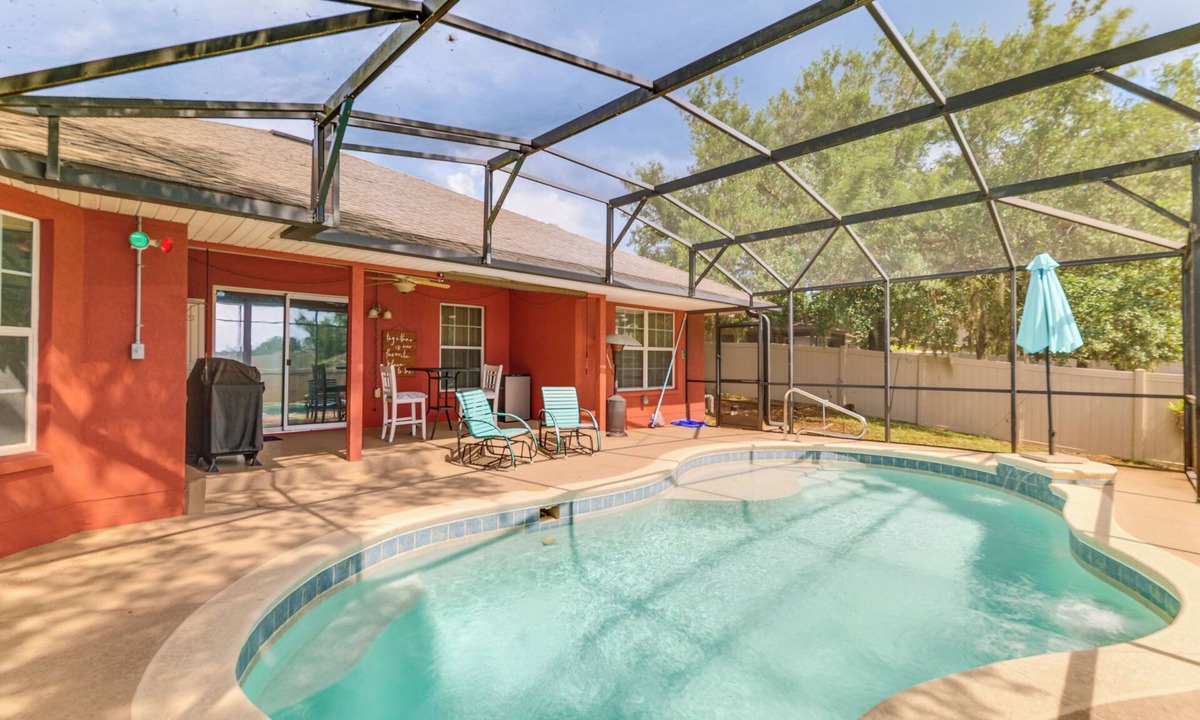 Tavares House | Heart of Lake County! Family Escape w/Lanai, Pool