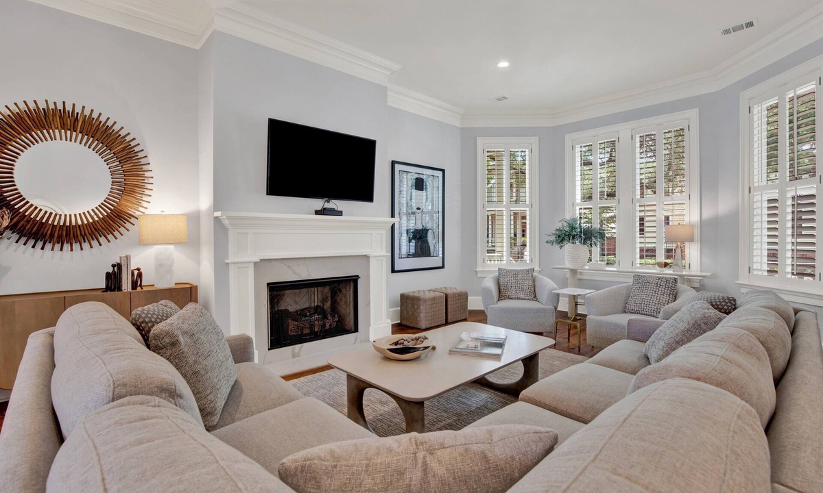 Historic Downtown Savannah House | Heated Pool Access | 5*Clean | Flex Cancelation