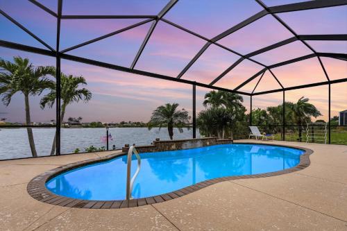 Mariner House | Heated Pool and Backs onto Freshwater Lake - Billie
