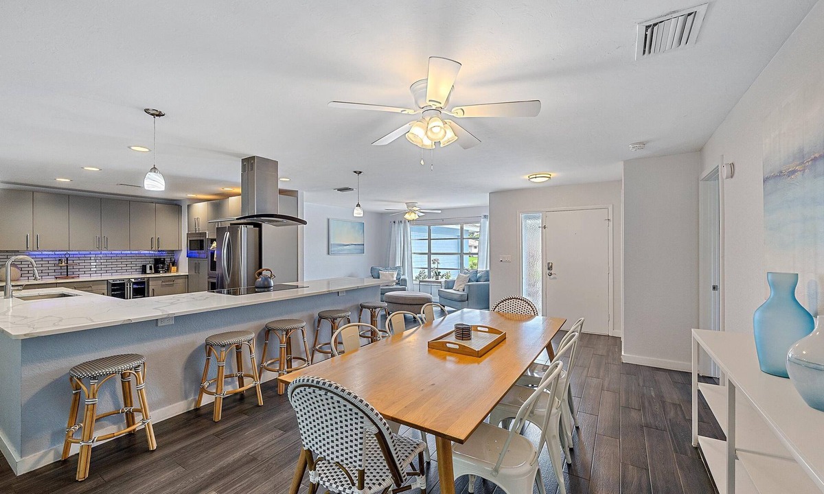 Trailer Estates House | Heated Pool, Perfect for Large Families, Groups