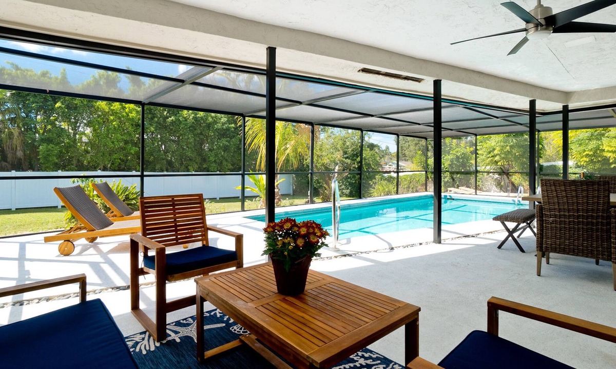 Whitfield House | Heated Pool + Ping-Pong + Foosball + 12 min to Beach