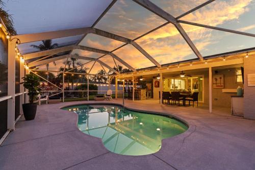 Hunt Club House | Heated PoolFire PitOutdoor KitchenCorn Hole