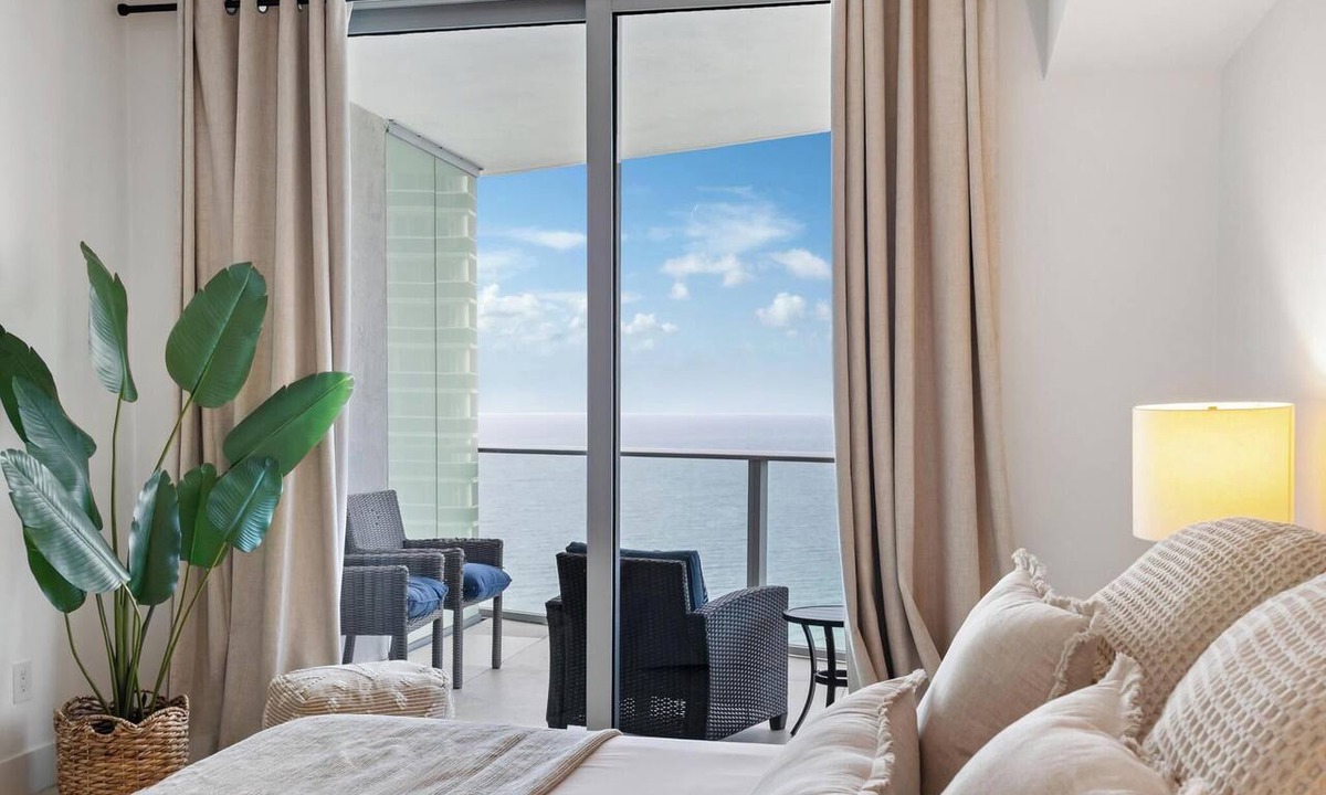 Hollywood South Central Beach Condo | Heavenly Ocean Views 1 Bedroom Paradise