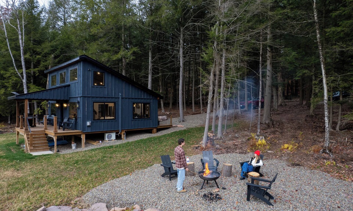 Otego Cabin | Hemlock Hideaway – Luxury Cabin - Romantic & Remote Getaway in Upstate, NY