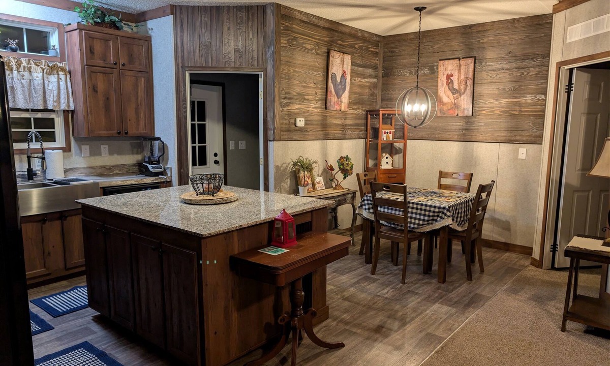 Putnam Hall House | Highland Cow Sanctuary Farmhouse Stay