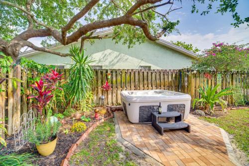 Hobe Sound Villa | Hobe Sound Villa w/Screened Porch: 4 Mi to Beach