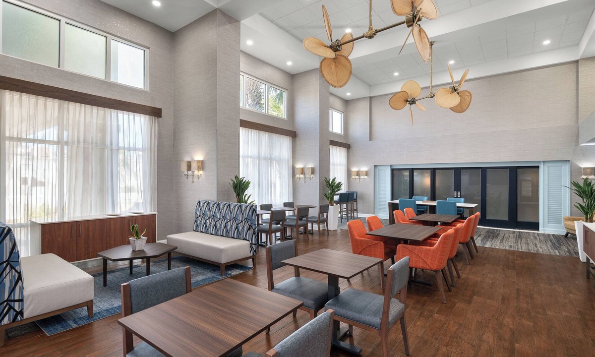 Destin Hotel | Holiday Inn Express & Sui Destin-miramar Beach