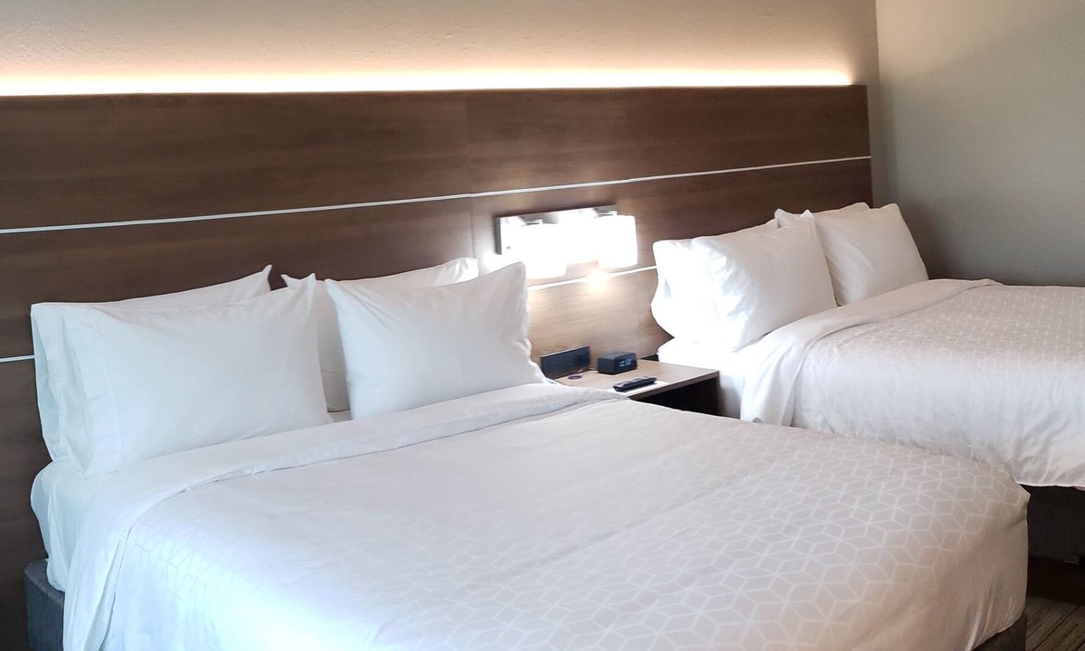 Enterprise Hotel | Holiday Inn Express & Suites Enterprise by IHG