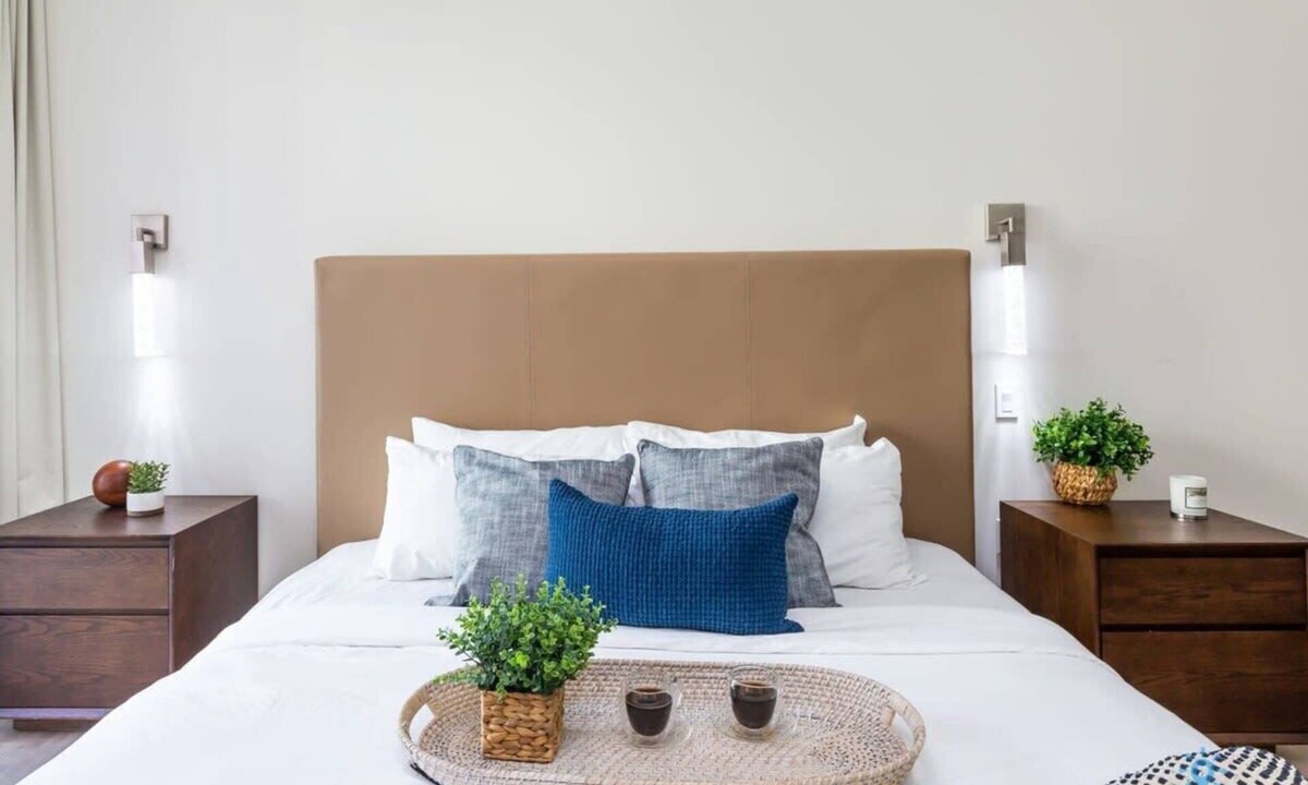 Hollywood Condo | Hollywood Beach Broad–walk| Pool+ Gym & Hot Tub