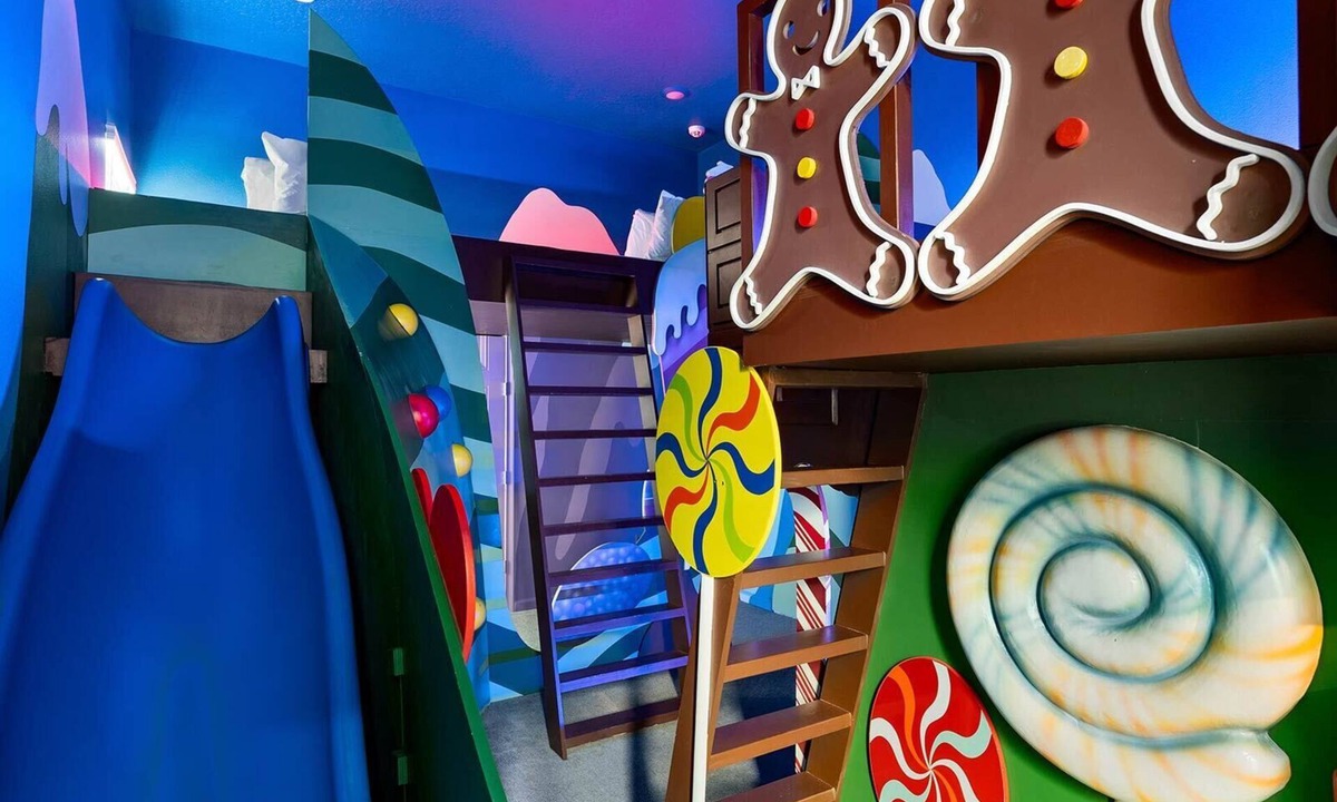 Loughman House | Homes by Villatel | Music Studio, Candy Theme BR, Arcade, Gym, Pool, Near Disney